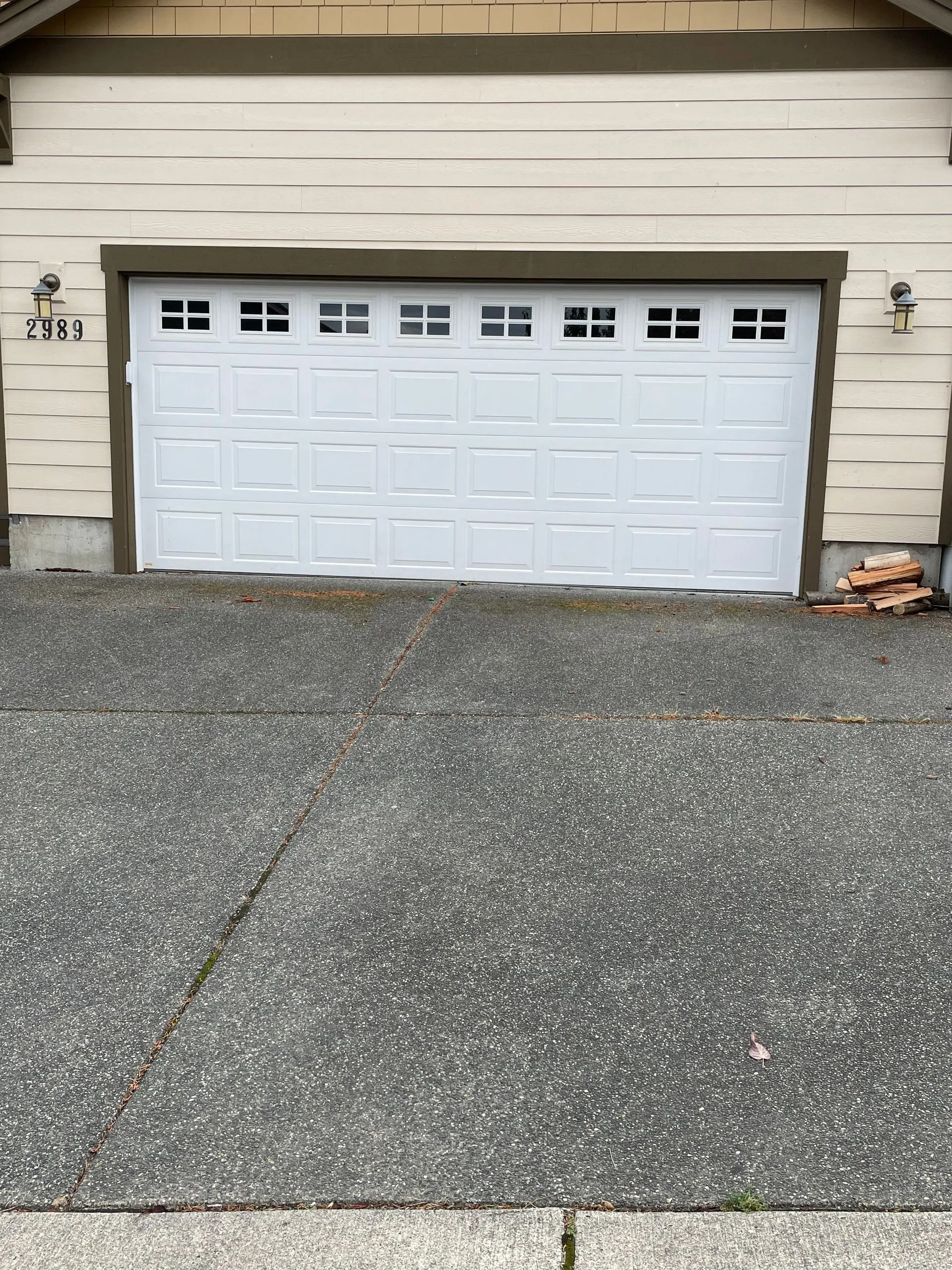 16x7 Vantage Short-panel garage door with clear glass