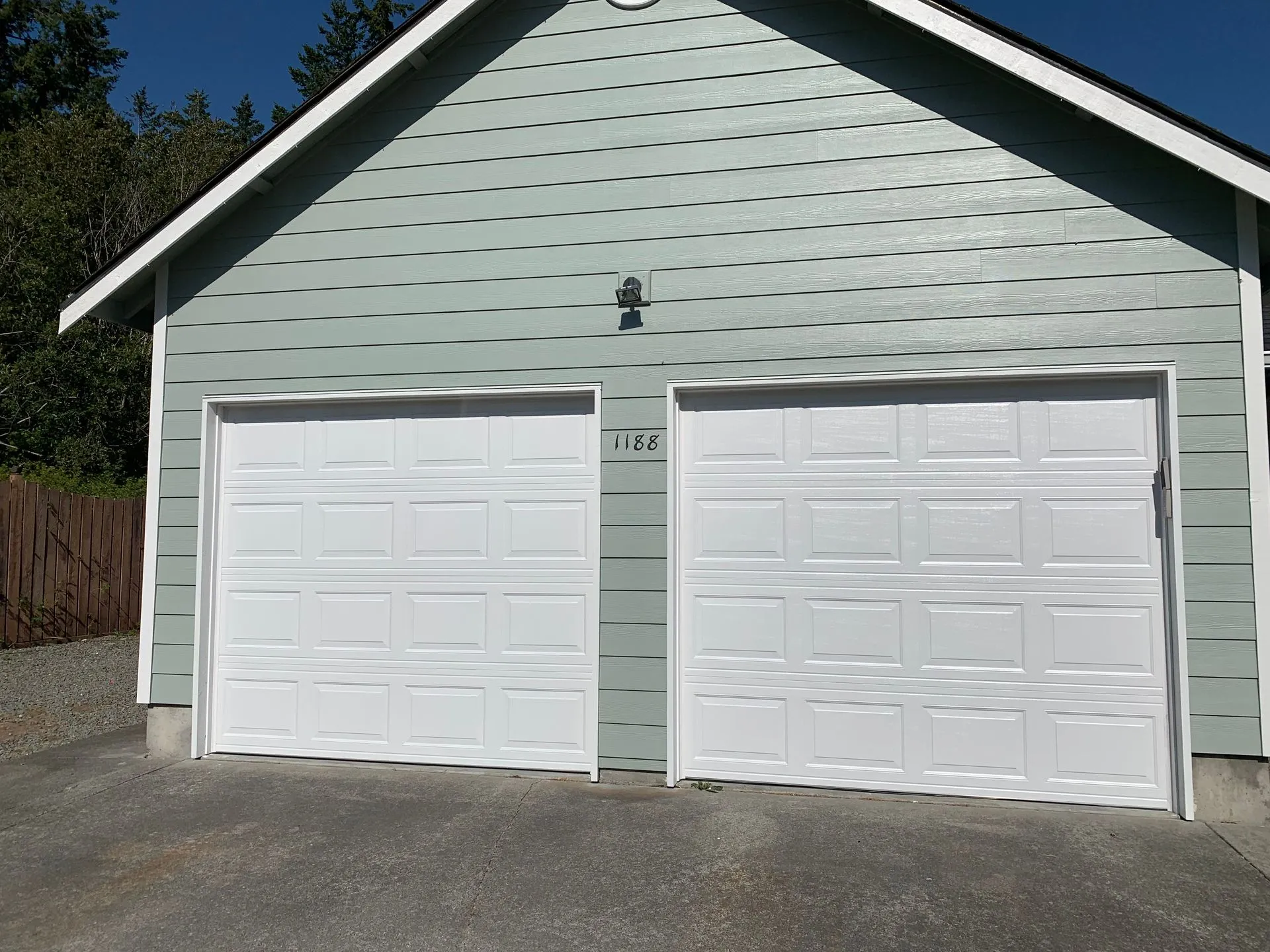 Solid 8x7 Vantage Short-panel garage door